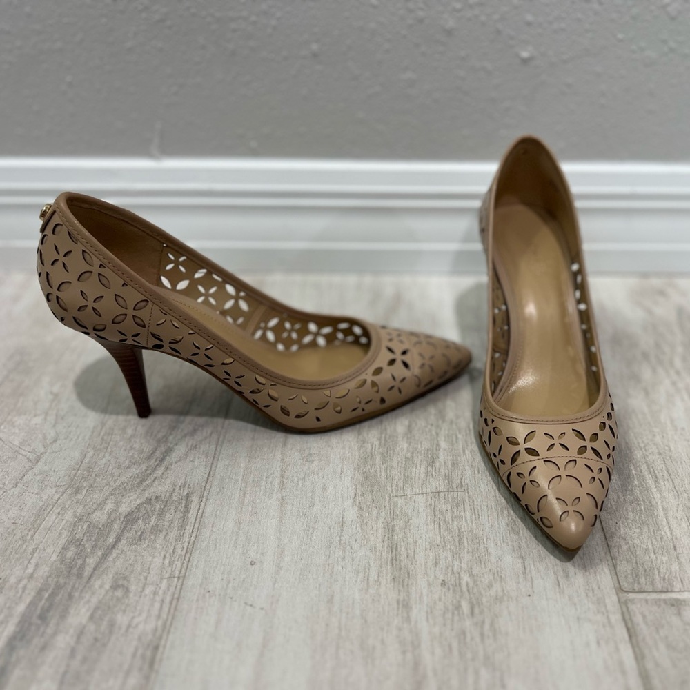 MICHAEL Michael Kors Laser Cutout Leather Pumps 6M